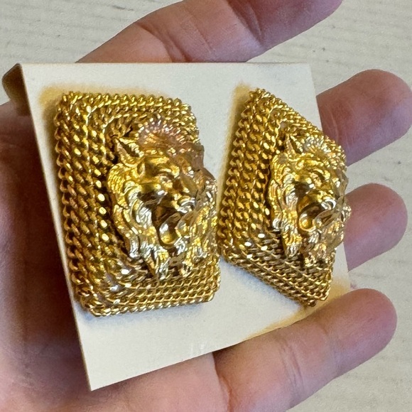 Vintage Lion Head RARE Square Shape Clip On Earrings Large Chunky Gold Tone - Picture 4 of 16